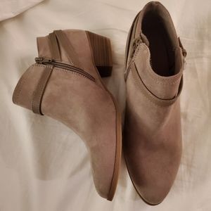 Brand new old navy booties!!